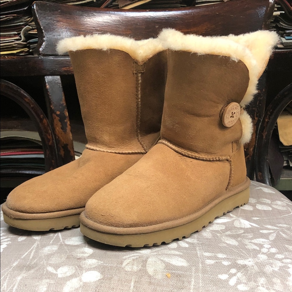 UGG Tan Bailey Button Boots LIKE NEW